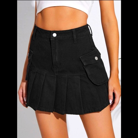 Black Pleated Hem Denim Skirt - Picture 3 of 5